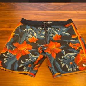 Billabong Lo Tides 73 Mens board shorts size 36 blue with orange flowers